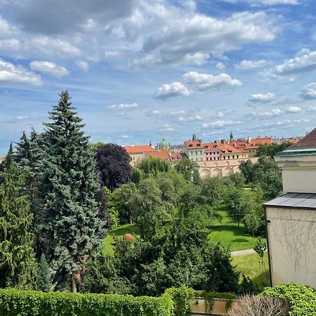Luxury Family Hotel Royal Palace Prague Luaran gambar View of the park