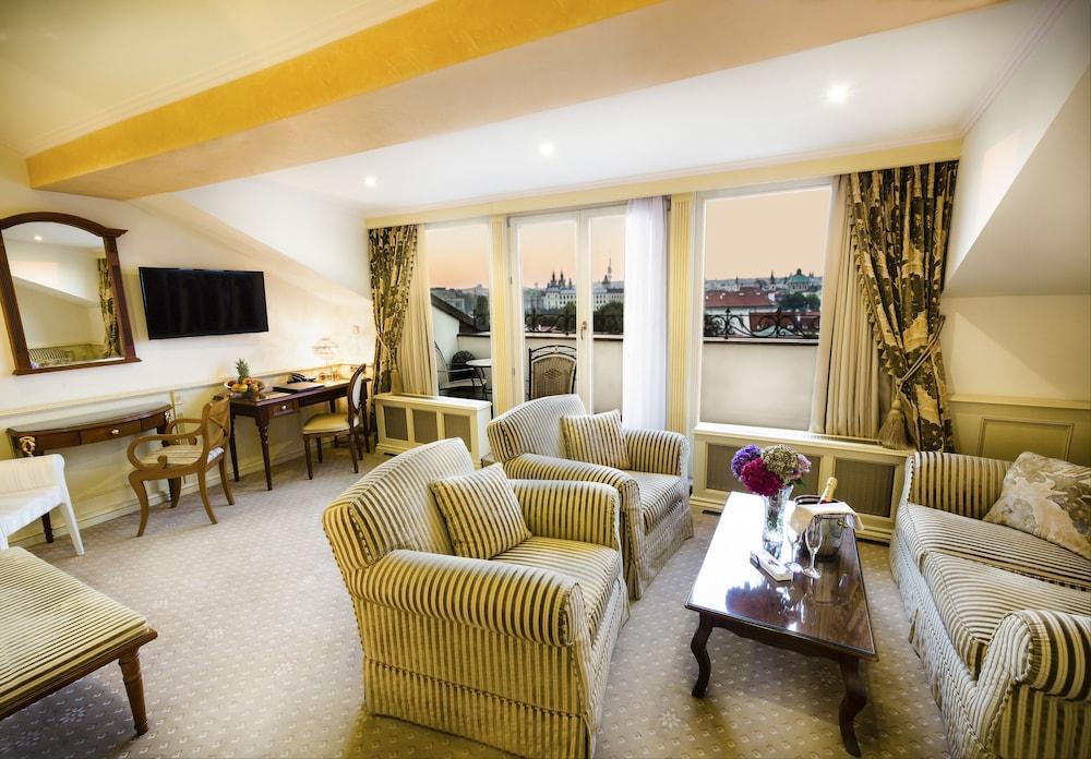 Luxury Family Hotel Royal Palace Prague Luaran gambar Suite