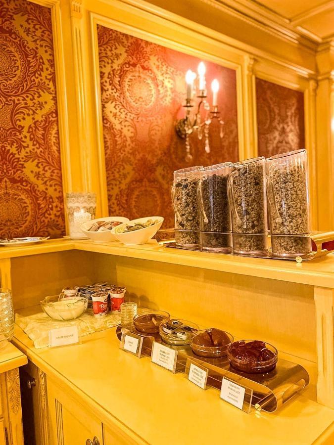 Luxury Family Hotel Royal Palace Prague Luaran gambar Tea at the Taj Mahal Palace Hotel