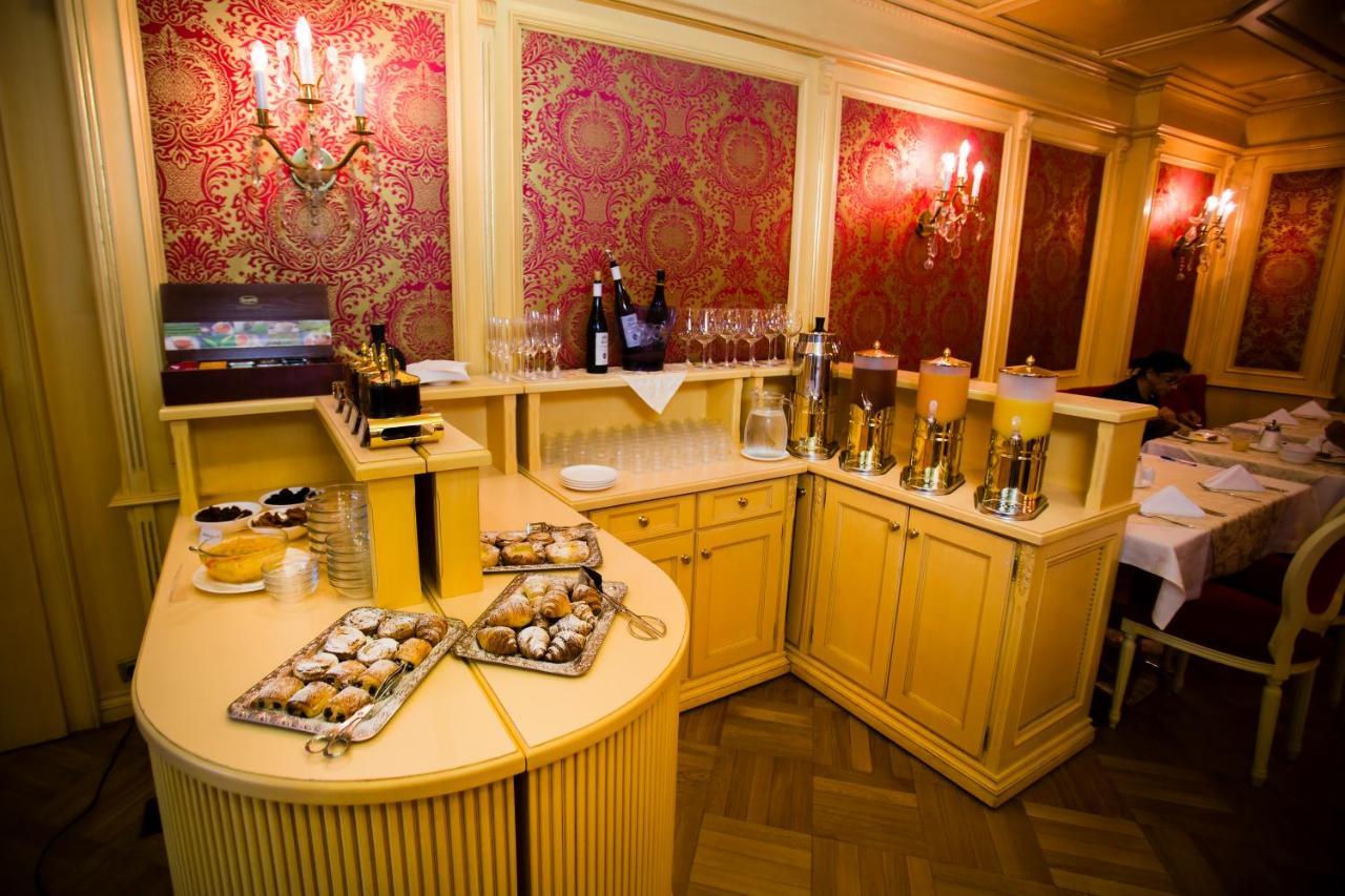 Luxury Family Hotel Royal Palace Prague Luaran gambar The interior of the restaurant