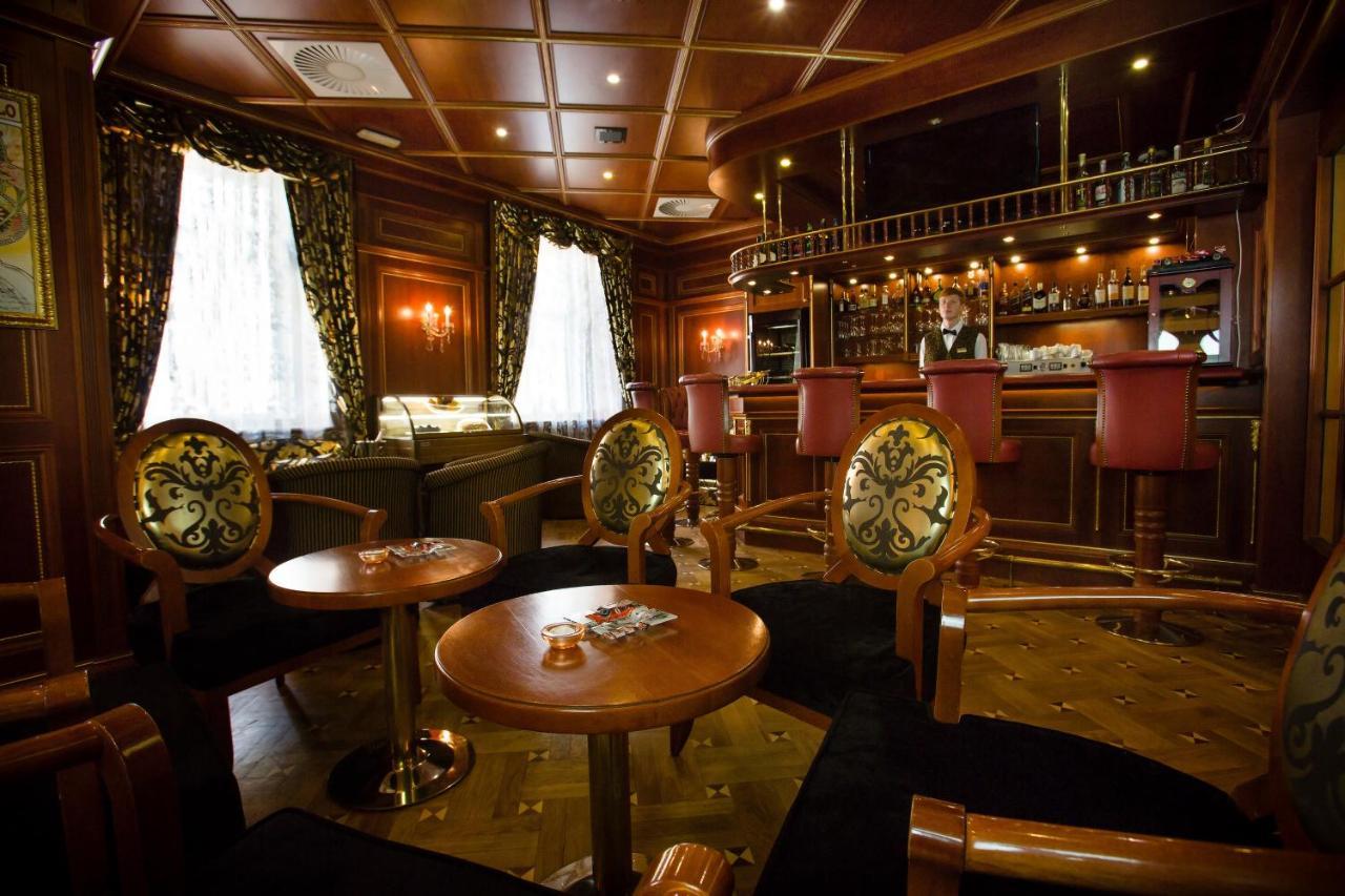 Luxury Family Hotel Royal Palace Prague Luaran gambar The bar