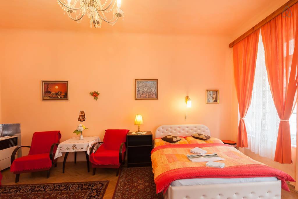 Luxury Family Hotel Royal Palace Prague Luaran gambar A typical hotel room