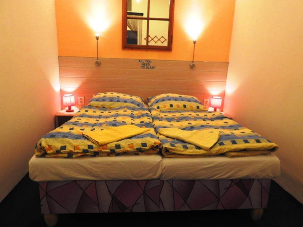 Luxury Family Hotel Royal Palace Prague Luaran gambar A room at the hotel