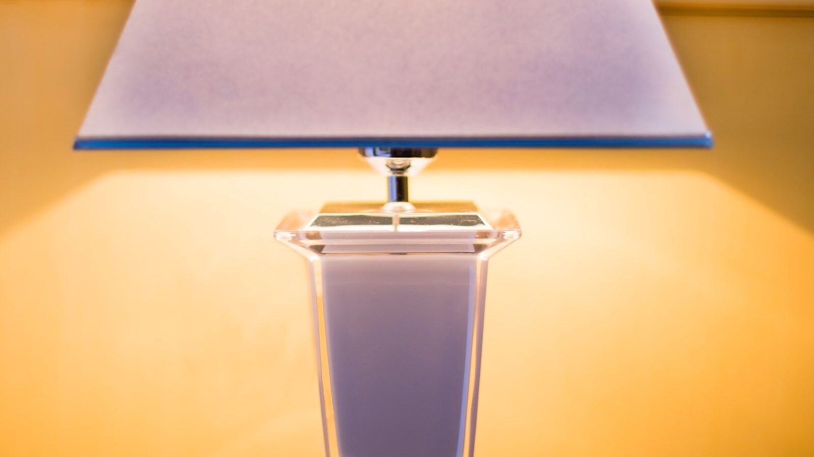 Luxury Family Hotel Royal Palace Prague Bilik gambar A lamp