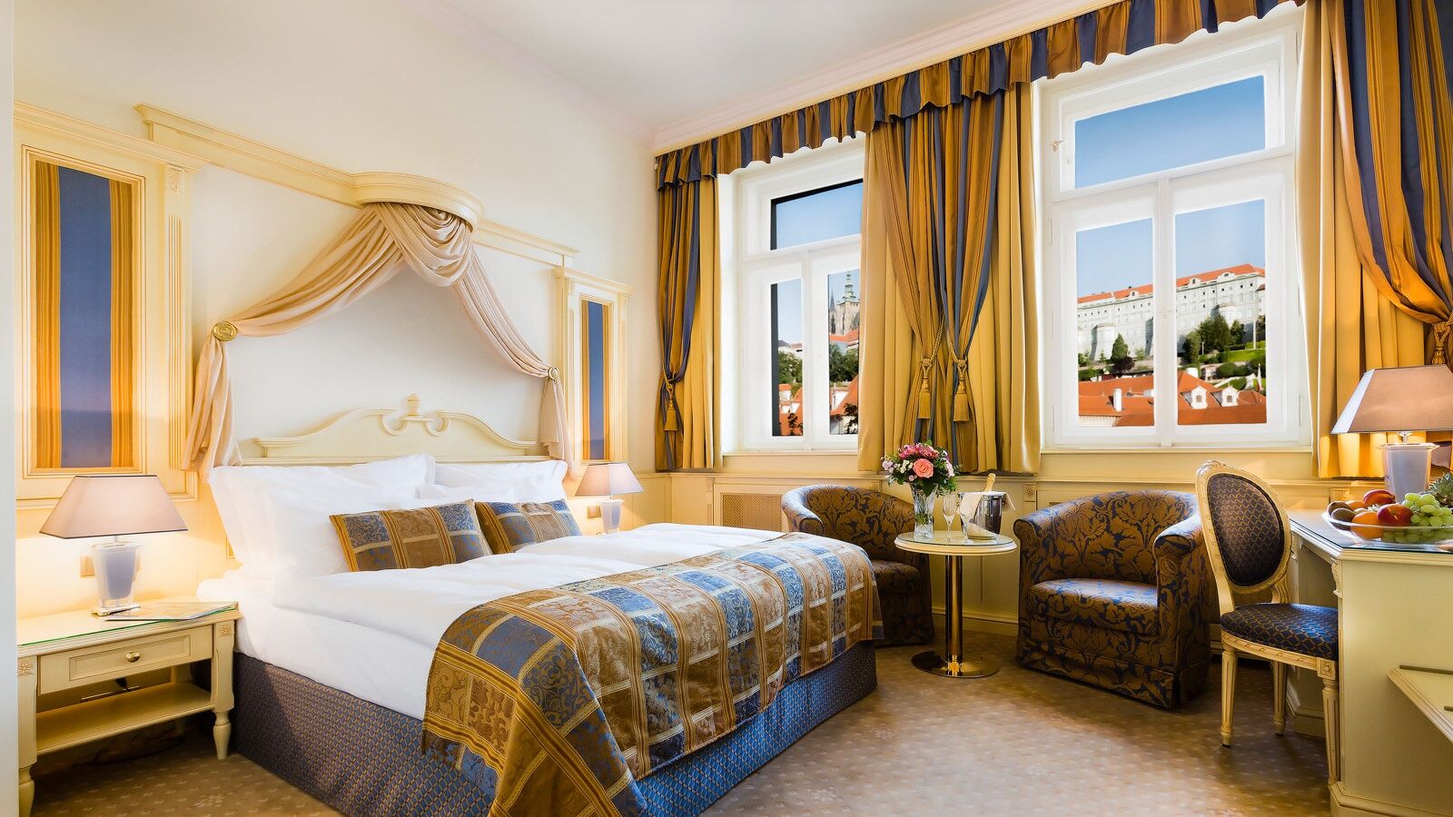 Luxury Family Hotel Royal Palace Prague Bilik gambar A room at the Hotel Imperial
