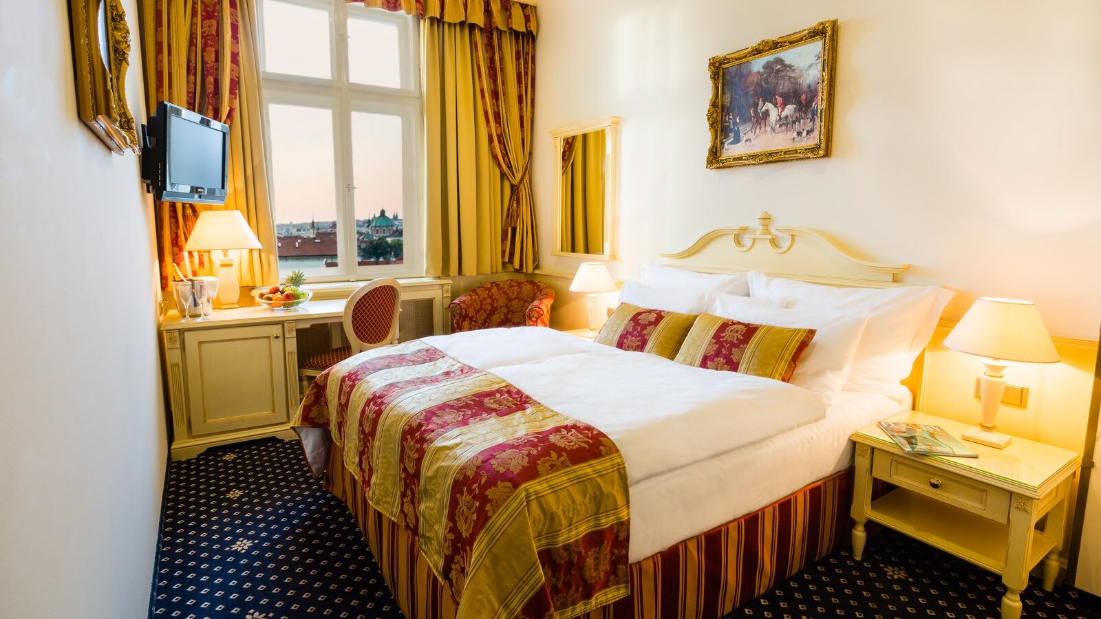 Luxury Family Hotel Royal Palace Prague Bilik gambar A room at the hotel