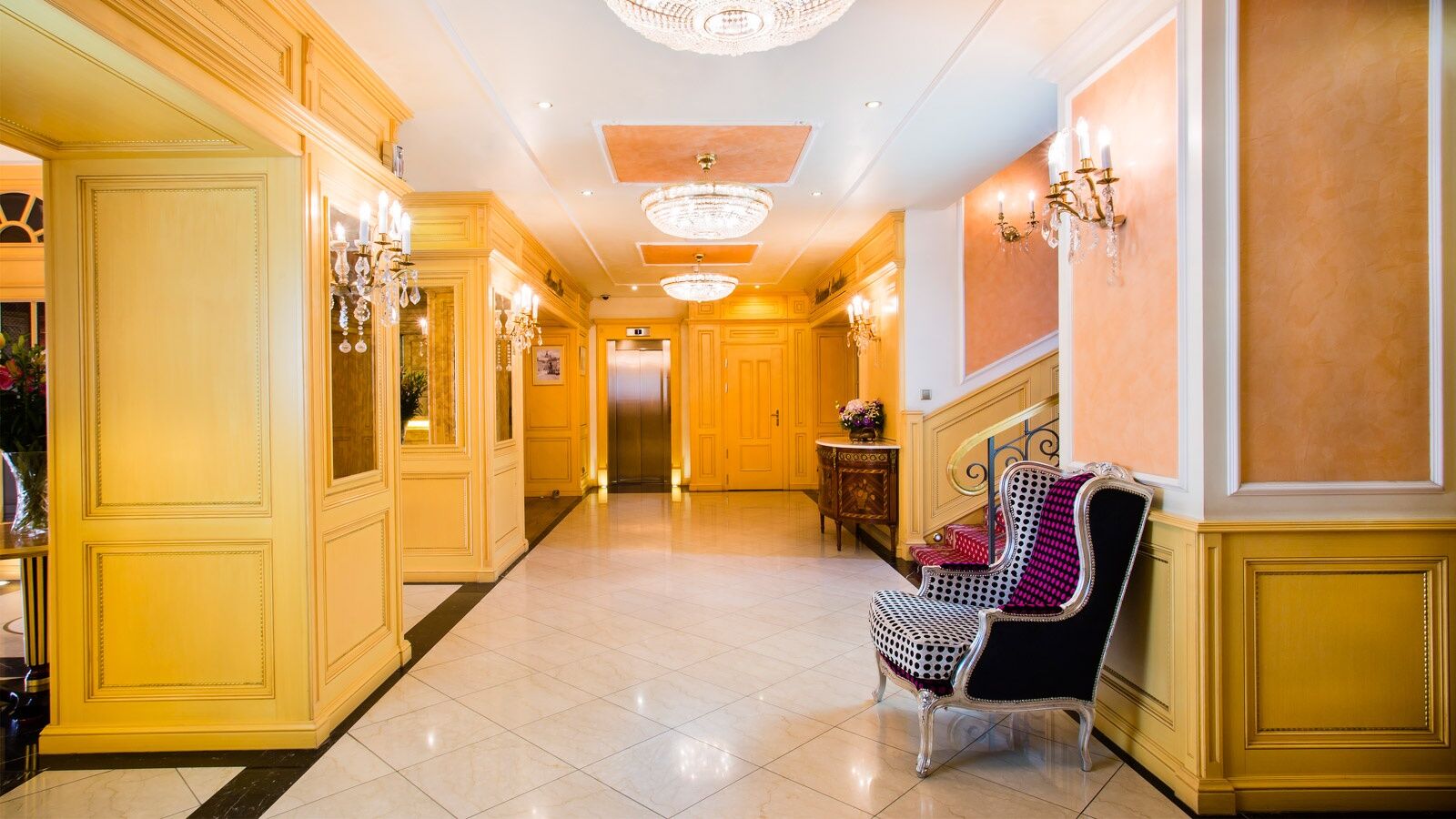 Luxury Family Hotel Royal Palace Prague Dalaman gambar Interior of the hotel