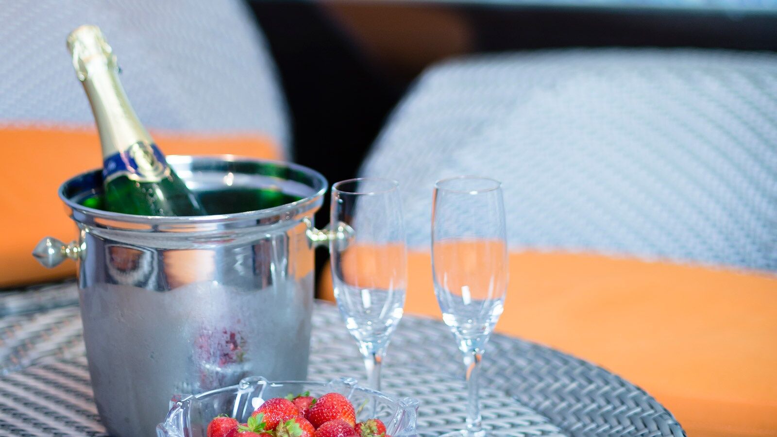 Luxury Family Hotel Royal Palace Prague Bilik gambar Champagne in a cooler